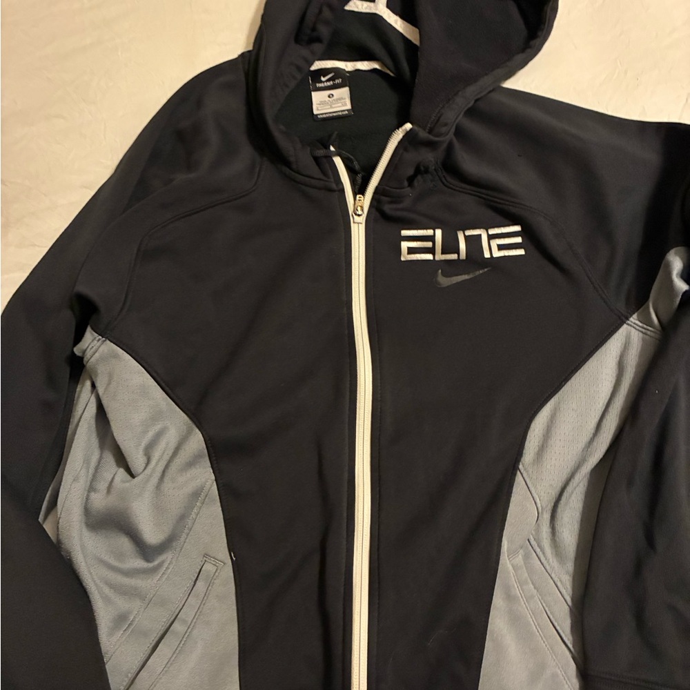 Nike Elite Therma-Fit Black and White hoodie